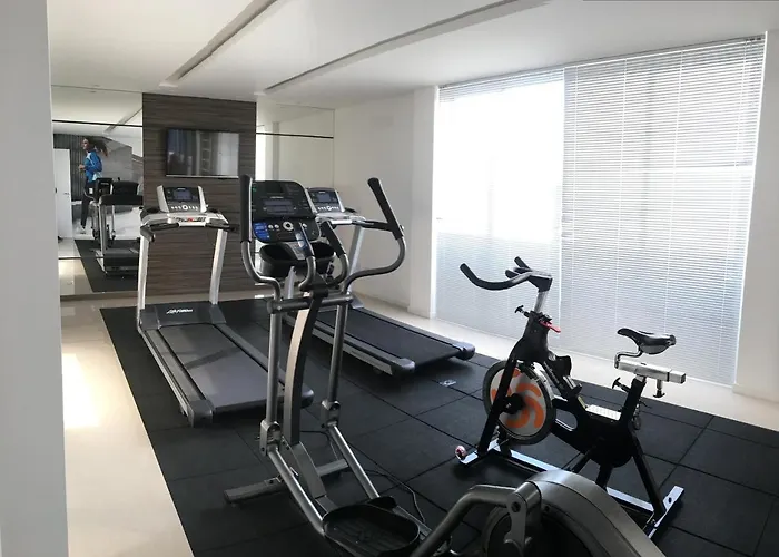 609-Apartamento Encantador, Com 1 Vaga De Garagem, Todo Mobiliado E Decorado, Edificio Com Academia, Lavanderia, Excelente Localizacao No Reboucas, Proximo Ao Batel E Centro