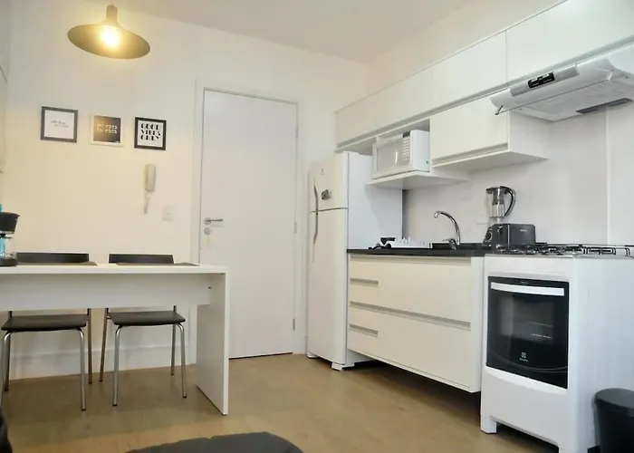 609-Apartamento Encantador, Com 1 Vaga De Garagem, Todo Mobiliado E Decorado, Edificio Com Academia, Lavanderia, Excelente Localizacao No Reboucas, Proximo Ao Batel E Centro